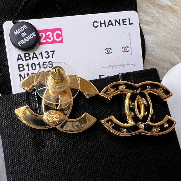 NEW 23C Chanel Black CC Stud Earrings Gold Hardware - Picture 5 of 6